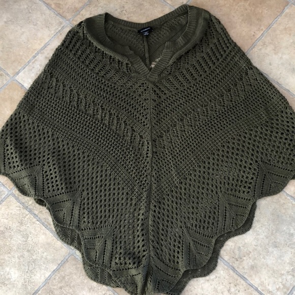 🌸 Le Chateau khaki poncho - Picture 4 of 14